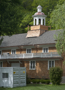 The new cupola on the day of its installation. A railing in the Chinese Chippendale style will surround the square base.