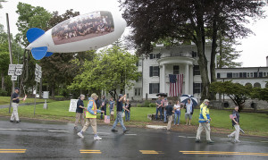 DSC_1774_LionblimpWhiteHouse72dpi-2