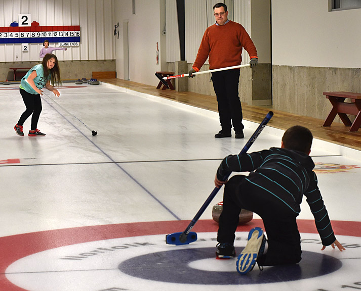 Norfolk’s Schoolchildren Learn to Curl
