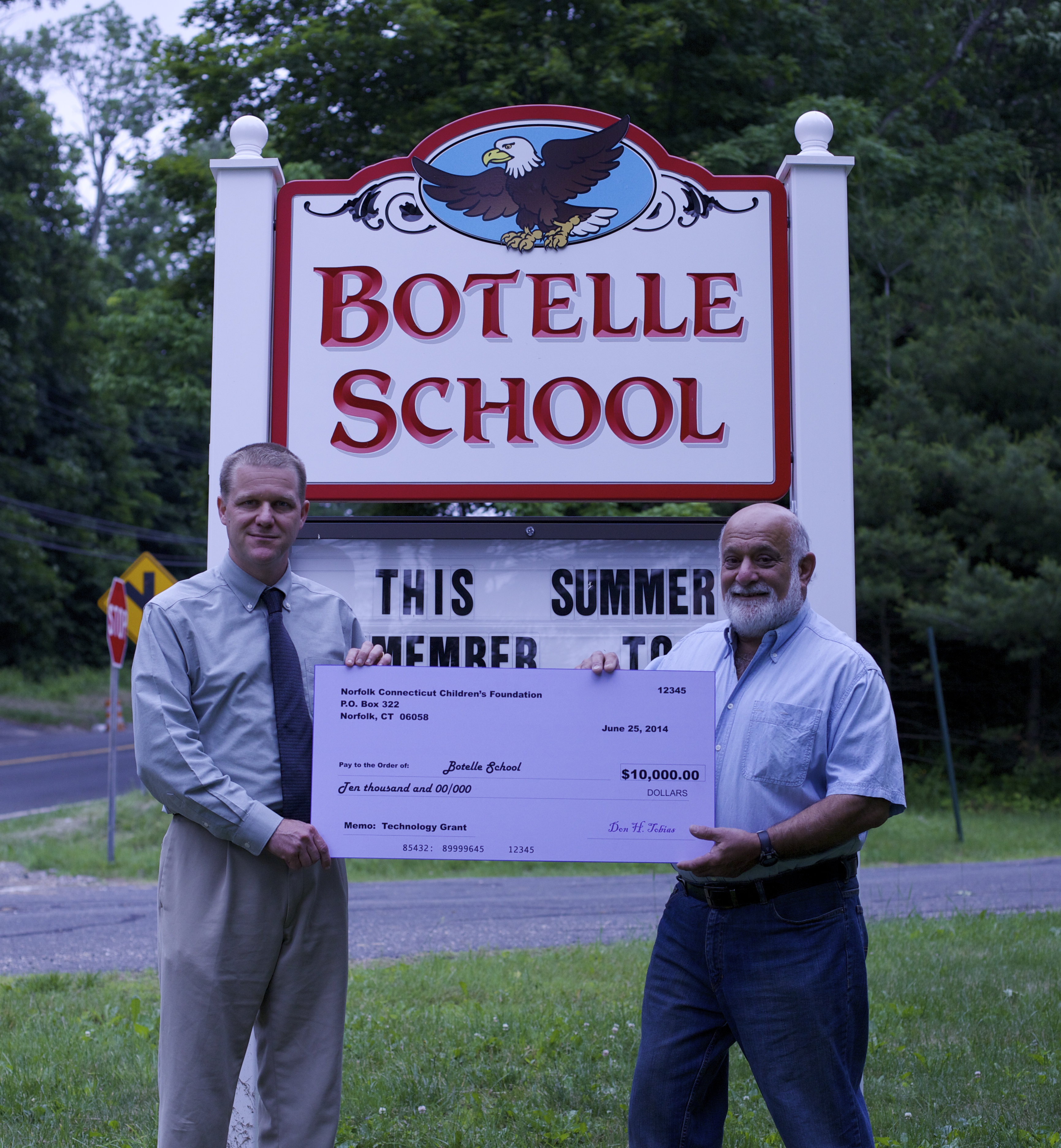 Local Foundation Supports Botelle Technology Program