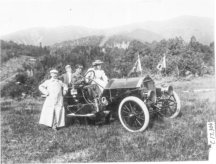Early Automobilists Find Their Way to Norfolk